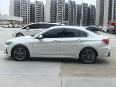 2023 BMW 1 Series 120i M Sport, белый — фото 3