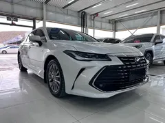 2023 Toyota Avalon Hybrid 2.5L Luxury, белый — фото 3