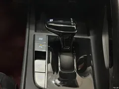 2021 Hyundai Elantra 240TGDi DCT LUX Premium, синий — фото 10