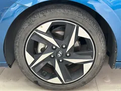 2021 Hyundai Elantra 240TGDi DCT LUX Premium, синий — фото 18