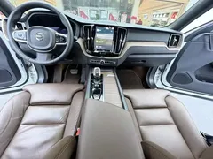 2023 Volvo XC60 4WD Luxury, белый — фото 8