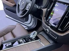 2023 Volvo XC60 4WD Luxury, белый — фото 9