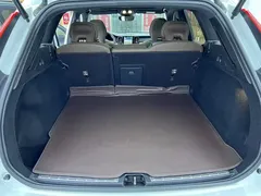 2023 Volvo XC60 4WD Luxury, белый — фото 16
