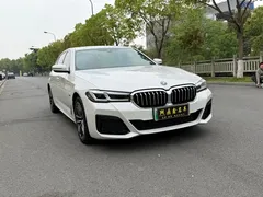 2022 BMW 5 Series 5 535Le M, белый — фото 3