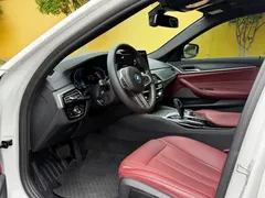 2022 BMW 5 Series 5 535Le M, белый — фото 11