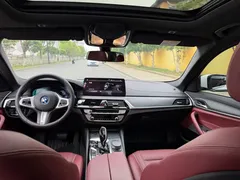 2022 BMW 5 Series 5 535Le M, белый — фото 14