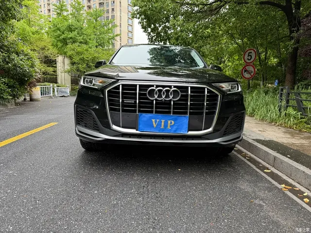 2023 Audi Q7 55 TFSI quattro S line Sport