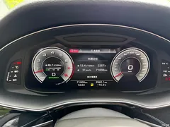 2023 Audi Q7 55 TFSI quattro S line sporty, чёрный — фото 4
