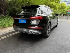 2023 Audi Q7 55 TFSI quattro S line sporty, чёрный — фото 11