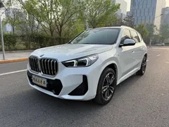2023 BMW X1 M, белый — фото 1