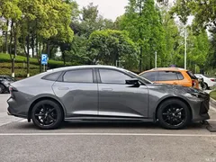 2023 Changan UNI-V 1.5T Premium Type — фото 8