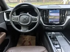 2022 Volvo XC60 B5 4WD Luxury, чёрный — фото 6