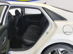 2021 Hyundai Elantra 1.5L CVT LUX Premium, белый — фото 11