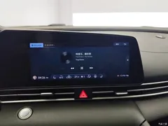2021 Hyundai Elantra 1.5L CVT LUX Premium, белый — фото 13