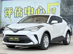 2022 Toyota C-HR 2.0L Comfort, белый — фото 1