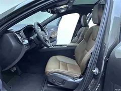 2022 Volvo XC60 B5 4WD Zhiyi Luxury — фото 8