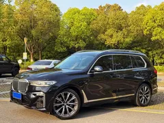2021 BMW X7 xDrive40i Executive M Sport Package, чёрный — фото 1