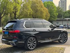 2021 BMW X7 xDrive40i Executive M Sport Package, чёрный — фото 3