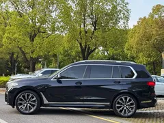 2021 BMW X7 xDrive40i Executive M Sport Package, чёрный — фото 6