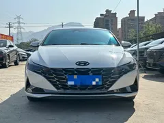 2021 Hyundai Elantra 1.5L CVT LUX Premium, белый — фото 2