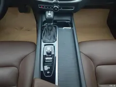 2021 Volvo XC60 T5 4WD Zhiyi Luxury — фото 16