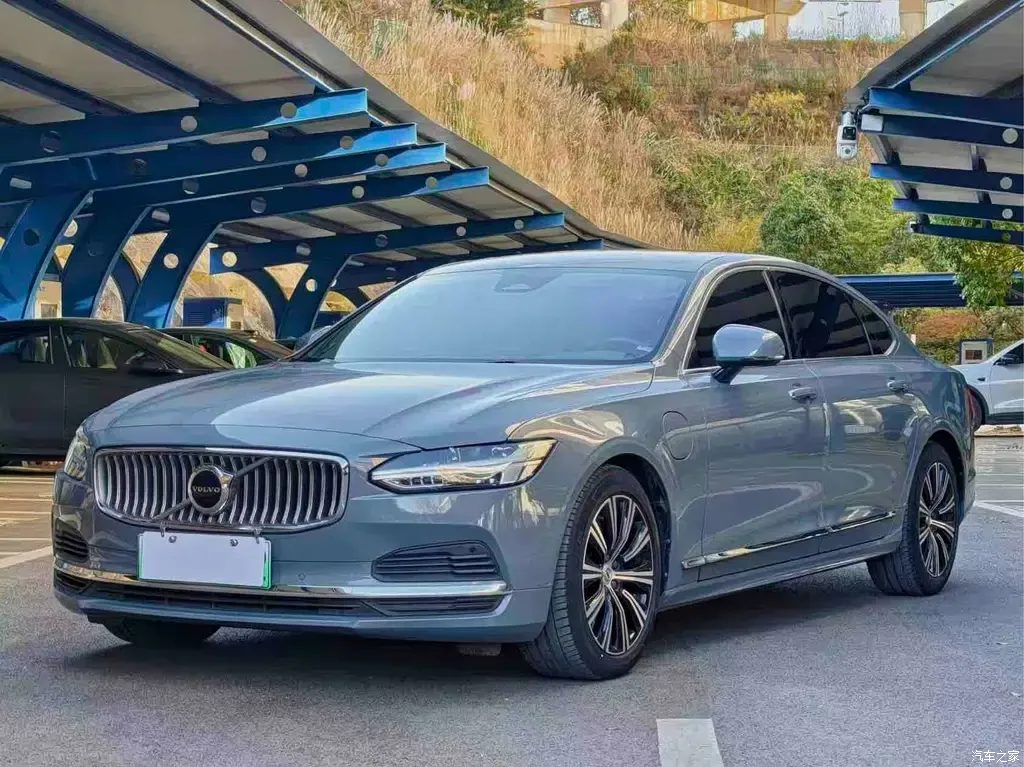 2022 Volvo S90 Plug-in Hybrid T8 E-Drive Hybrid Zhiyi Luxury