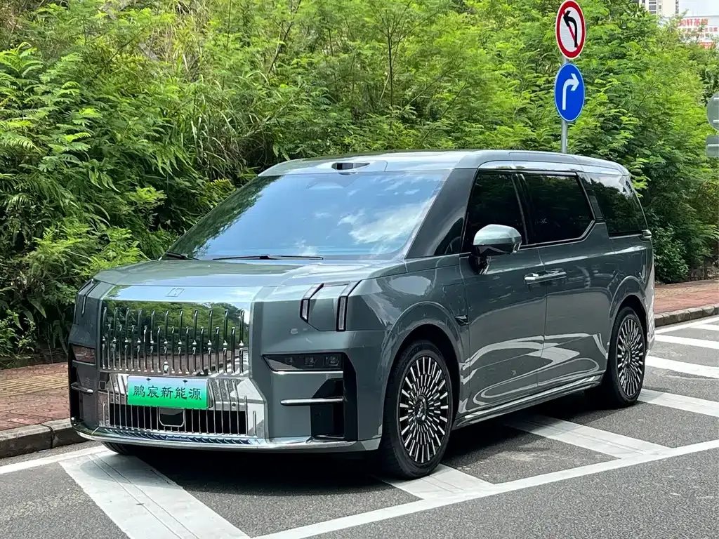 2024 Zeekr 009 7 seats 108kWh
