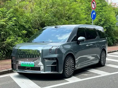2024 Zeekr 009 7 seats 108kWh