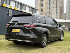 2021 Toyota Sienna 2.5L Hybrid Luxury — фото 4