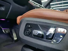 2023 BMW X7 xDrive40i Exclusive Luxury Package, синий — фото 7