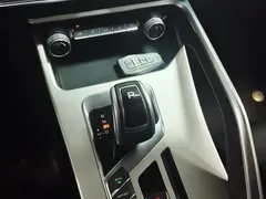 2020 Geely Coolray 240T DCT, белый — фото 10