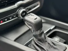 2021 Volvo XC60 T5 4WD Luxury, белый — фото 12