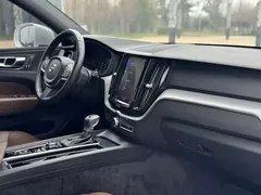 2021 Volvo XC60 T5 4WD Luxury, белый — фото 16