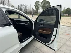 2021 Volvo XC60 T5 4WD Luxury, белый — фото 25