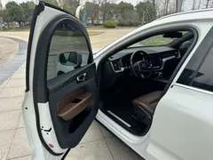 2021 Volvo XC60 T5 4WD Luxury, белый — фото 27