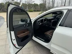 2021 Volvo XC60 T5 4WD Luxury, белый — фото 28