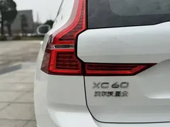 2021 Volvo XC60 T5 4WD Luxury, белый — фото 38