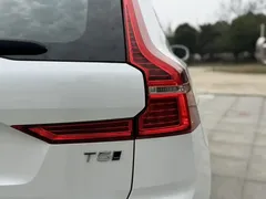 2021 Volvo XC60 T5 4WD Luxury, белый — фото 39