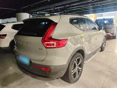 2023 Volvo XC40 Sport, зелёный — фото 5