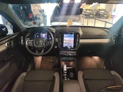 2023 Volvo XC40 Sport, зелёный — фото 6