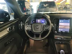 2023 Volvo XC40 Sport, зелёный — фото 7