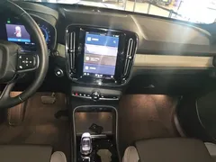 2023 Volvo XC40 Sport, зелёный — фото 9