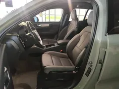 2023 Volvo XC40 Sport, зелёный — фото 11