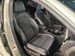 2023 Volvo XC40 Sport, зелёный — фото 20