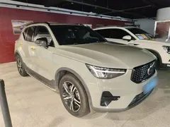 2023 Volvo XC40 Sport, зелёный — фото 22