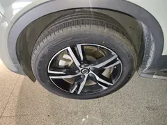 2023 Volvo XC40 Sport, зелёный — фото 25