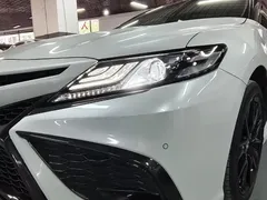 2023 Toyota Camry 2.0S Knight, белый — фото 15