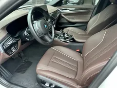2022 BMW 5 Series 5 525Li M, белый — фото 5