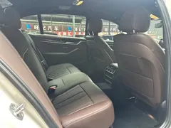 2022 BMW 5 Series 5 525Li M, белый — фото 9