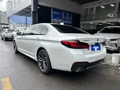 2022 BMW 5 Series 5 525Li M, белый — фото 12